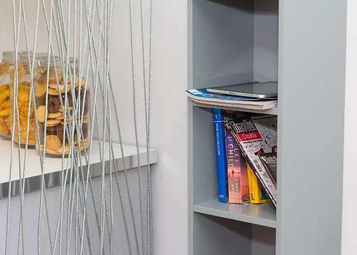 Apartment Vibe Split